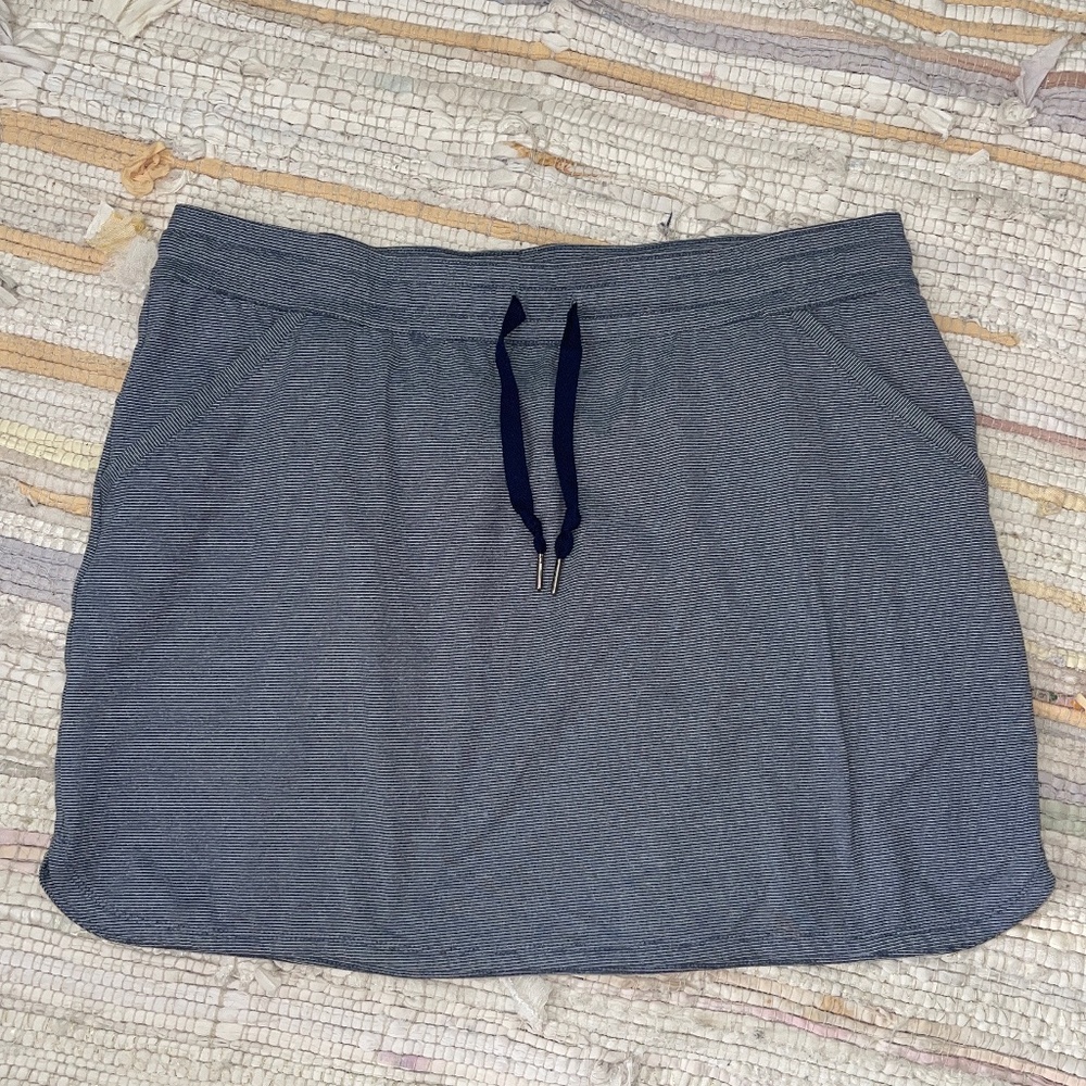 Columbia Omni- Wick Advanced Evaporation PFG Blue and White Striped Skirt